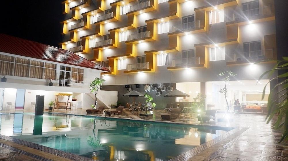 Vega Prime Hotel & Convention Соронг Экстерьер фото